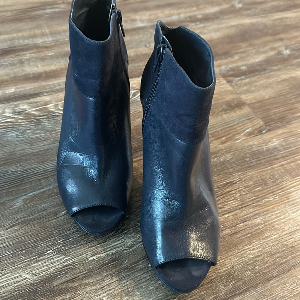 Leather and suede half boot. Lightly worn, suede protected. Comfortable.